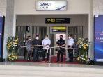 gunting-pita-peresmian-reaktivasi-jalur-kereta-api-cibatu-garut-oleh-bupati-garut-rudy-gunawan.jpg