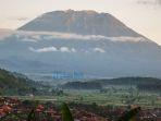 gunung-agung-dilihat-dari-desa-bugbug_1.jpg