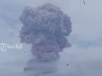 gunung-agung-kembali-erupsi_20171224_110421.jpg