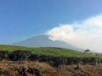 gunung-dempo-terbakar_20150917_100356.jpg