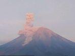 gunung-semeru-batuk-batuk.jpg