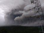 gunung-semeru-di-jawa-timur-luncurkan-awan-panas-dan-lava-pijar.jpg