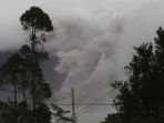 gunung-semeru-kembali-luncurkan-awan-panas_20211206_161901.jpg