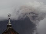 gunung-semeru-kembali-luncurkan-awan-panas_20211206_162045.jpg
