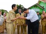 guru-honorer-maman-supratman_20141203_102827.jpg