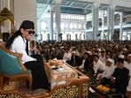 gus-miftah-isi-tabligh-akbar-muharram-di-masjid-al-akbar_20190907_045532.jpg