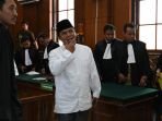 gus-nur-divonis-1-tahun-6-bulan_20191024_125324.jpg