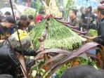 guungan-hasil-bumi-di-objek-wisata-guci_20161012_224801.jpg