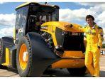 guy-martin-pecahkan-rekor-kecepatan-traktor.jpg