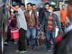 h-4-pemudik-di-terminal-cicaheum-bandung-masih-sepi_20150714_154731.jpg