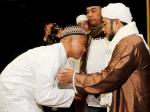 habib-hasan-bin-jafar-asegaf-mendapat-ciuman-dari-jamluddin.jpg