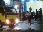 hadang-truk.jpg