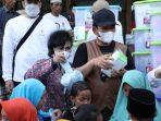 hadi-tjahjanto-bagikan-bantuan-kepada-korban-semeru.jpg