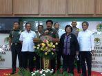 hadi-tjahjanto-bersama-jajaran-kementerian-dan-lembaga-terkait-usai-rapat.jpg