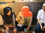 hairani-keluhkan-kualitas-raskin-pada-menteri-khofifah_20150308_163001.jpg