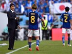 hajime-moriyasu-memberi-instruksi-ritsu-doan_20221127_174358.jpg