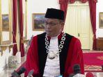 hakim-mahkamah-konstitusi-mk-guntur-hamzah-memberikan-keterangan-pers.jpg