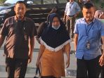 hakim-tipikor-bengkulu-dewi-suryana-tengah-tiba-di-kantor-kpk_20170907_181922.jpg