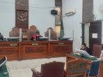 hakim-tunggal-hendra-utama-sutardodo-memutus-menolak-praperadilan-lp3hi.jpg
