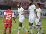 hal-menarik-liga-1-pekan-15-wasit-salah-keluarkan-kartu-hingga-kampanye-osvaldo-haay.jpg
