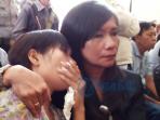 hamidah-ibu-kandung-engeline-menangis_20151022_113521.jpg