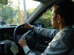 hamka-didit-ardiansyah-yang-merupakan-mitra-pengemudi-grabcar.jpg