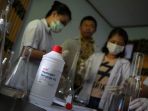 hand-sanitizer-dari-minuman-tradisional-sulut-cap-tikus_20200322_174036.jpg