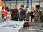 handi-hariadi-di-lokasi-pabriknya.jpg