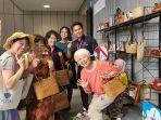 Handicraft Indonesia Memukau Warga Jepang di Aichi Toyota, Tas Ketak Jadi Favorit