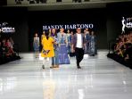 handy-hartono-angkat-batik-karawang-di-ajang-jfff-2018_20180424_153355.jpg