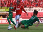 hansamuyama-mendapatkan-tackling-keras-putu-gede_20151109_154350.jpg