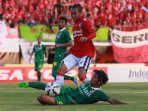 hansamuyama-mendapatkan-tackling-keras-putu-gede_20151109_154406.jpg