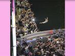 hanshin-tigers-bisbol-jepang-warga-terjun-ke-sungai.jpg