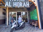 hanya-ada-di-solo-masjid-ini-berikan-hadiah-motor-bagi-warga-yang-paling-rajin-salat-berjamaah.jpg