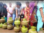 hanya-untuk-mendapatkan-gas-elpiji-3-kilo-warga-di-banjarmasin-harus-antre-seperti-ini_20180227_133811.jpg