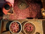 harga-bawang-merah-merambat-naik_20150316_134311.jpg