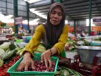 harga-bawang-merah-naik-di-pasar-klojen-kota-malang_20240430_161151.jpg