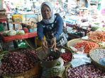 harga-bawang-merah-turun-ke-rp-68100-per-kg_20240429_183040.jpg