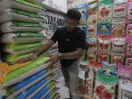 harga-beras-melambung-tinggi_20240212_214950.jpg