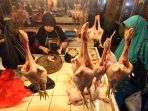 harga-daging-ayam-berangsur-turun_20170706_112232.jpg