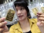 harga-emas-antam-turun_20150319_144610.jpg