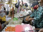harga-kebutuhan-pokok-di-pasar-peterongan-semarang-tidak-stabil_20210427_153255.jpg