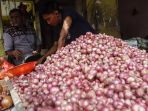 harga-kebutuhan-pokok-menurun-di-banda-aceh_20200712_115337.jpg
