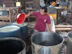 harga-kedelai-naik-perajin-tahu-dan-tempe-mogok-produksi_20220221_162546.jpg