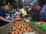 harga-telur-ayam-naik-jelang-natal_20231212_222606.jpg