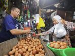 harga-telur-ayam-naik-jelang-natal_20231212_222654.jpg