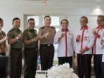hari-pertama-sebagai-ketua-pssi-iwan-bule-sambangi-menpora_20191104_224121.jpg