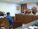 haris-pertama-di-pn-jaksel.jpg