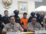haris-simamora-berbaju-oranye.jpg