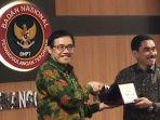 hariyono-kanan-dan-kepala-bnpt-suhardi-alius.jpg